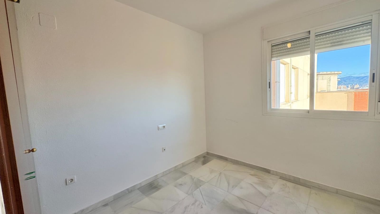 4 sypialnia Penthouse do wynajęcia w Miasto Malaga z basenem - 2 000 € (Ref: 9820379)