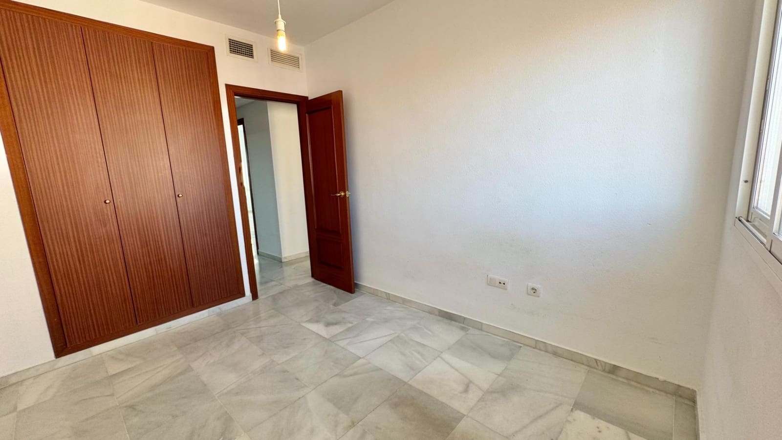 4 sypialnia Penthouse do wynajęcia w Miasto Malaga z basenem - 2 000 € (Ref: 9820379)