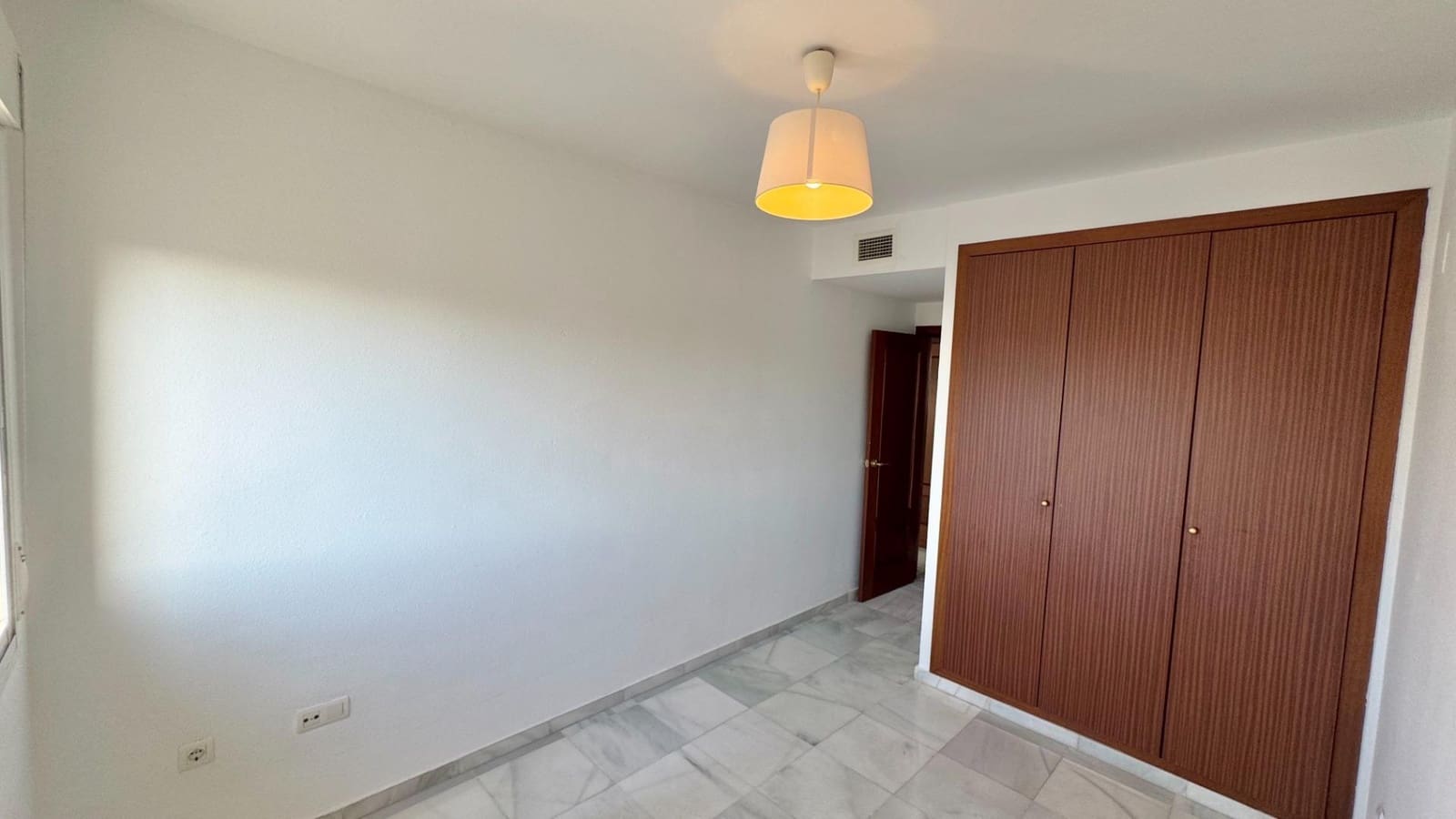 4 sypialnia Penthouse do wynajęcia w Miasto Malaga z basenem - 2 000 € (Ref: 9820379)