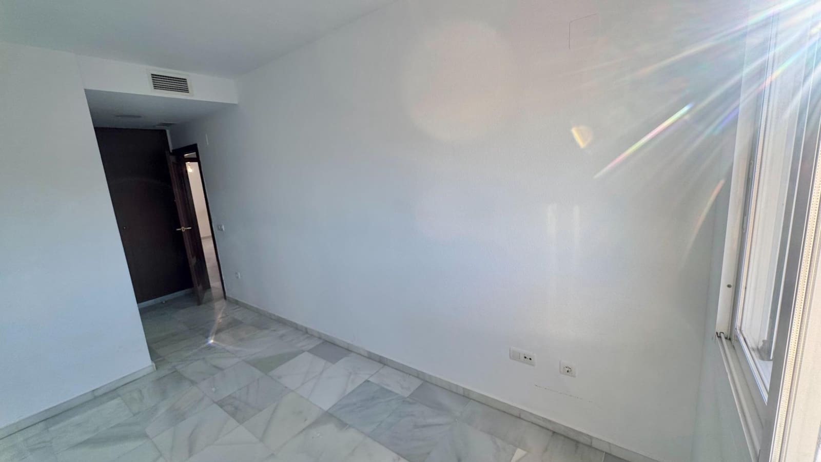 4 sypialnia Penthouse do wynajęcia w Miasto Malaga z basenem - 2 000 € (Ref: 9820379)