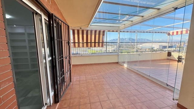 4 sypialnia Penthouse do wynajęcia w Finca El Pato, Miasto Málaga z basenem - 2 000 € (Ref: 9820379)