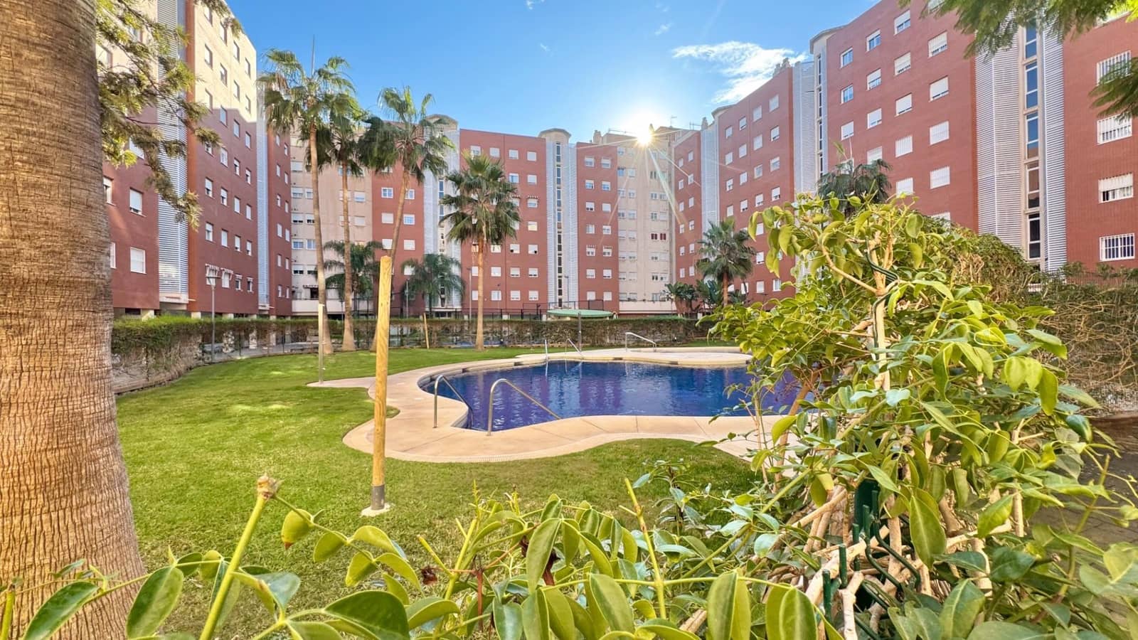 4 sypialnia Penthouse do wynajęcia w Miasto Malaga z basenem - 2 000 € (Ref: 9820379)