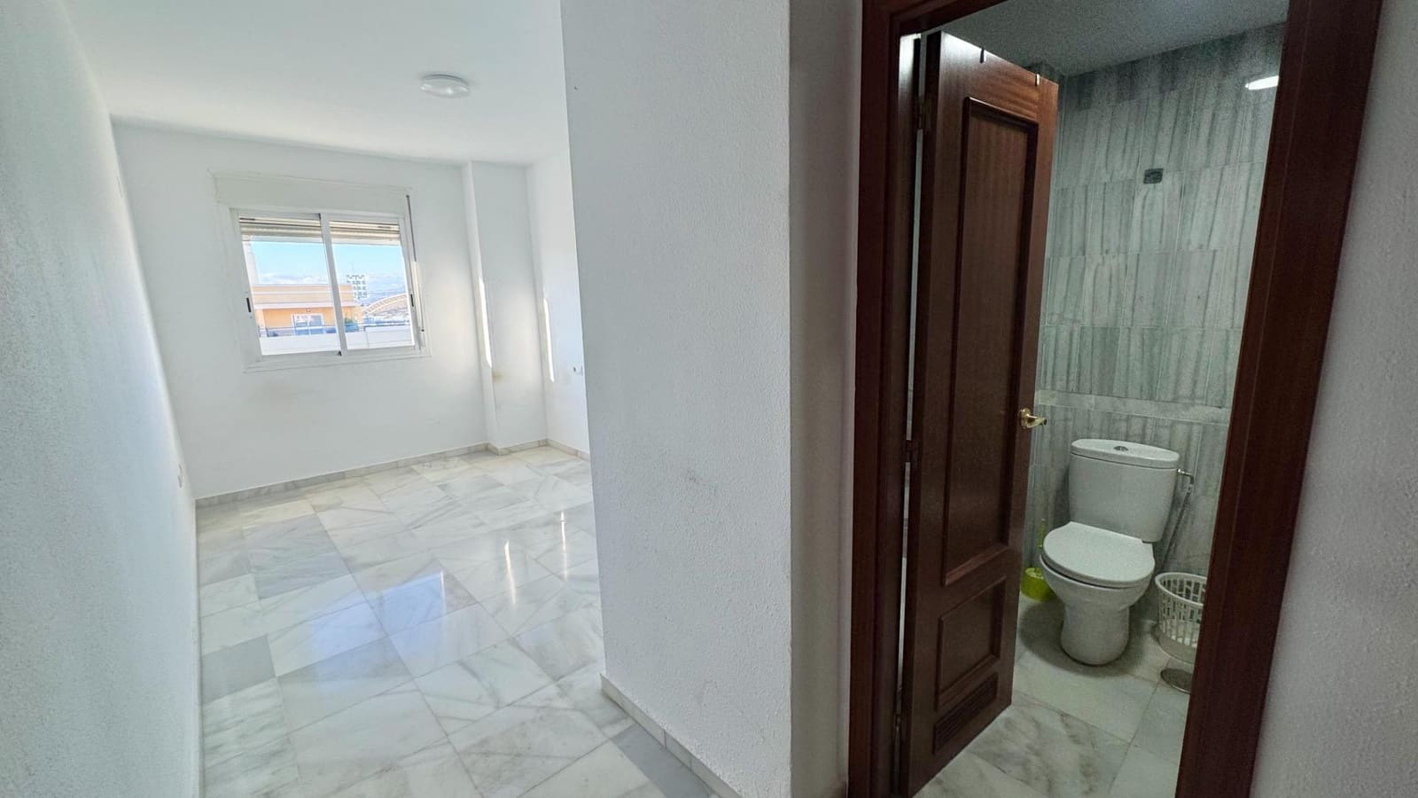 4 sypialnia Penthouse do wynajęcia w Miasto Malaga z basenem - 2 000 € (Ref: 9820379)