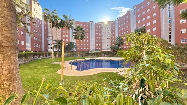 4 sypialnia Penthouse do wynajęcia w Finca El Pato, Miasto Málaga z basenem - 2 000 € (Ref: 9820379)