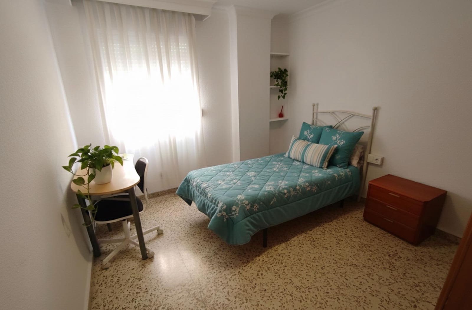 4 sypialnia Mieszkanie do wynajęcia w Miasto Malaga z garażem - 1 800 € (Ref: 9820380)
