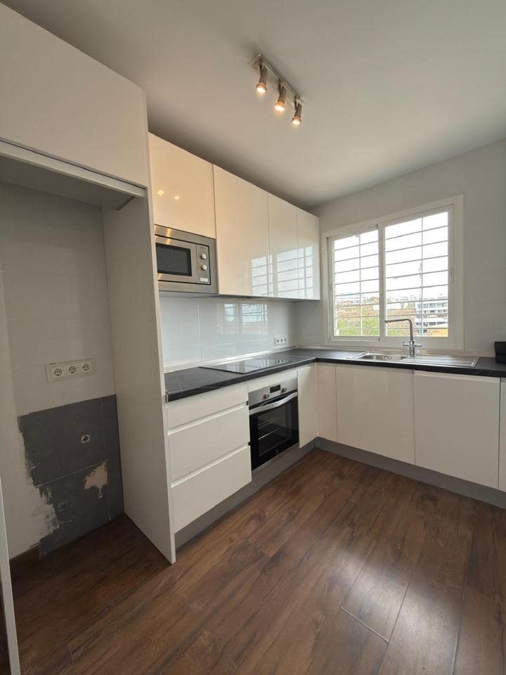 2 bedroom Apartment for sale in Fuengirola with garage - € 339,000 (Ref: 9822757)