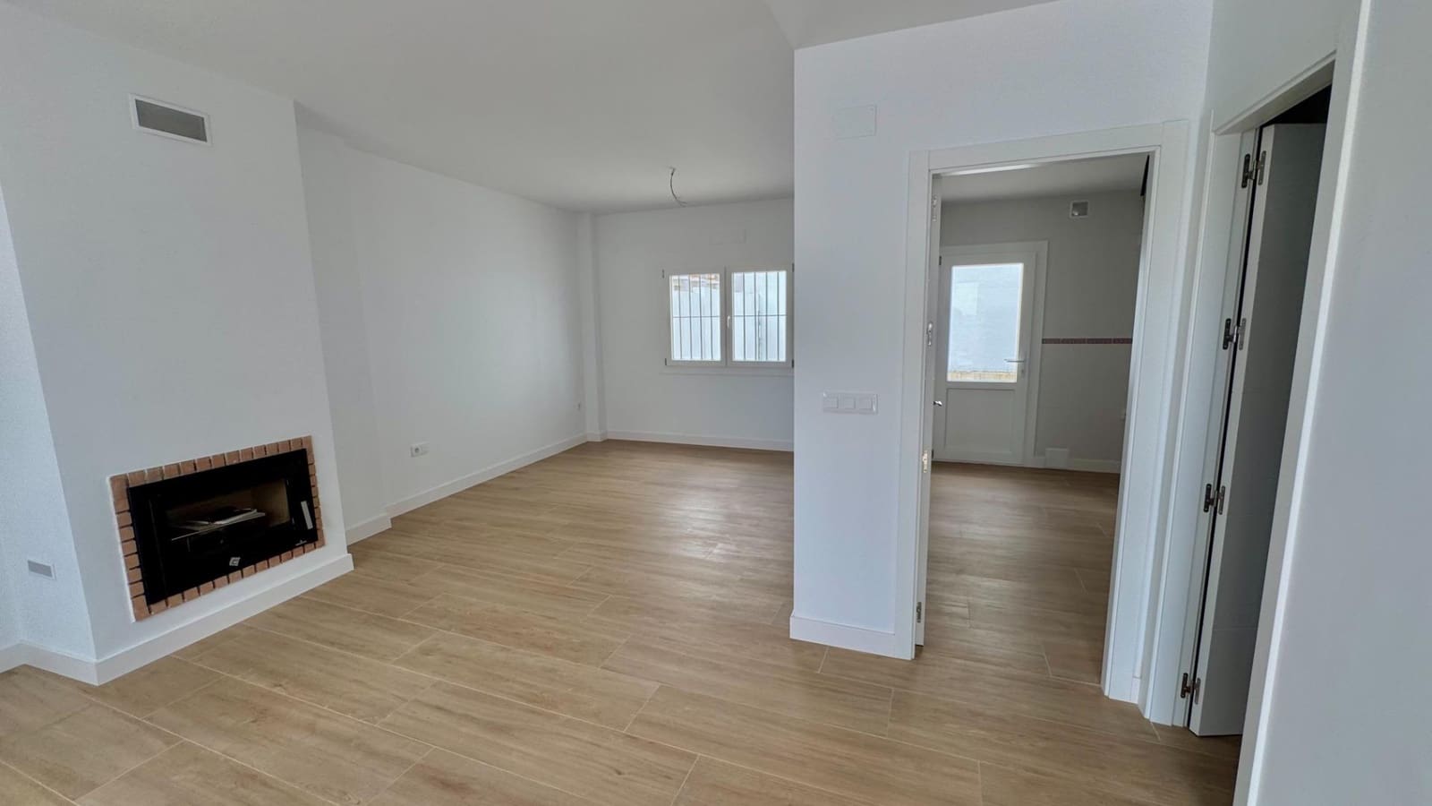 3 makuuhuone Rivitalo myytävänä paikassa Campillos mukana 
autotalli - 178 000 € (Ref: 9831701)