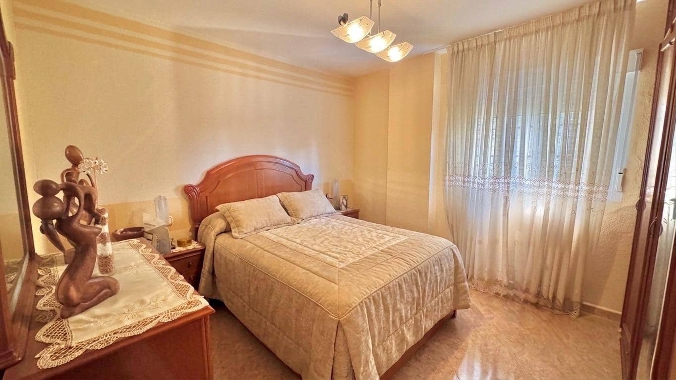 3 soveværelse Lejlighed til salg i Malaga by med garage - € 299.000 (Ref: 9885007)