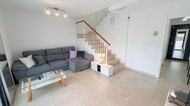 2 soverom Rekkehus til salgs i Torremolinos med svømmebasseng garasje - € 590 000 (Ref: 9890559)
