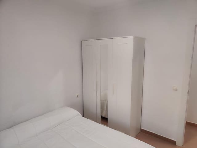 3 soveværelse Lejlighed til salg i Cruz de Humilladero, Málaga by - € 253.000 (Ref: 9894066)