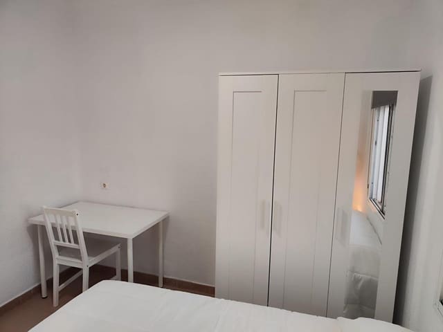 3 soveværelse Lejlighed til salg i Cruz de Humilladero, Málaga by - € 253.000 (Ref: 9894066)