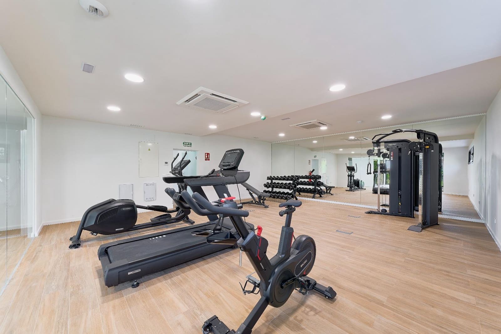 2 bedroom Apartment for sale in Benalmadena with pool garage - € 669,000 (Ref: 9927618)