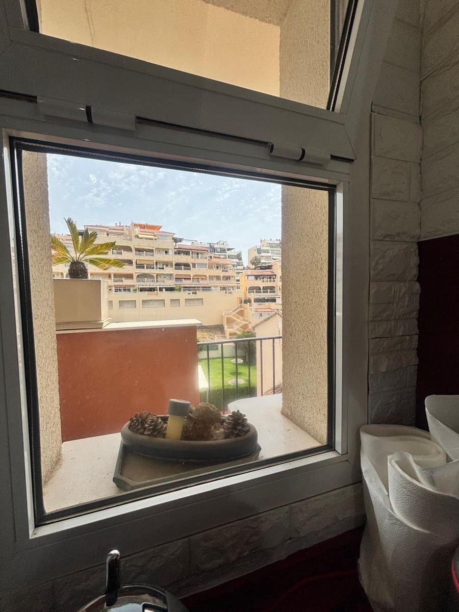 1 soverom Leilighet til salgs i Torrequebrada med svømmebasseng garasje - € 270 000 (Ref: 9929544)