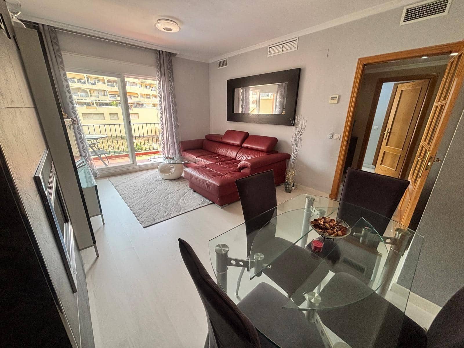1 soverom Leilighet til salgs i Torrequebrada med svømmebasseng garasje - € 270 000 (Ref: 9929544)