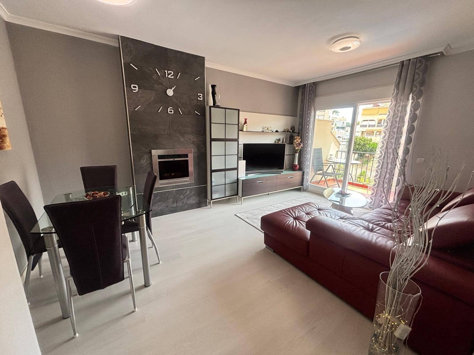 1 soverom Leilighet til salgs i Torrequebrada med svømmebasseng garasje - € 270 000 (Ref: 9929544)