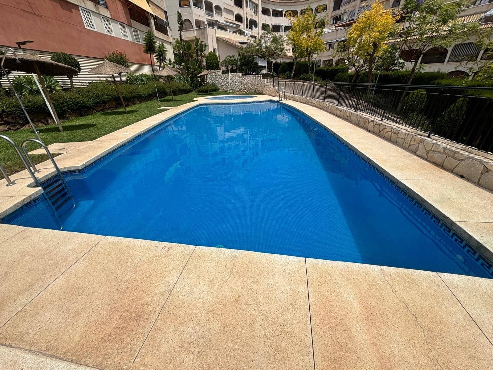 1 soverom Leilighet til salgs i Torrequebrada med svømmebasseng garasje - € 270 000 (Ref: 9929544)
