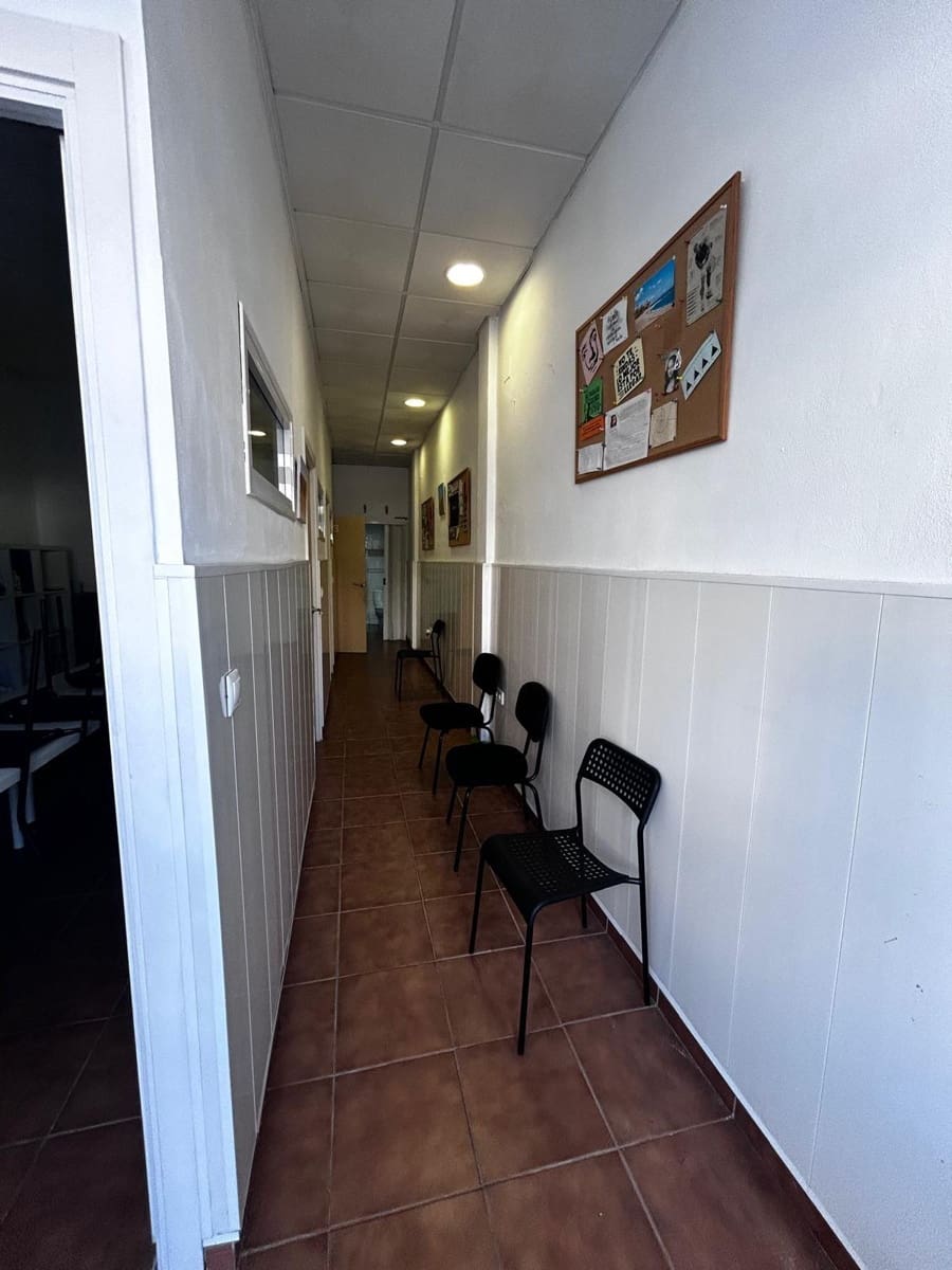 2 bedroom Commercial for rent in Benalmadena - € 800 (Ref: 9936544)