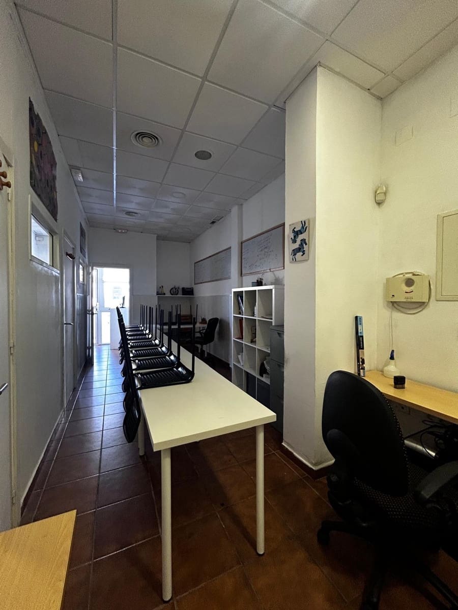 2 bedroom Commercial for rent in Benalmadena - € 800 (Ref: 9936544)
