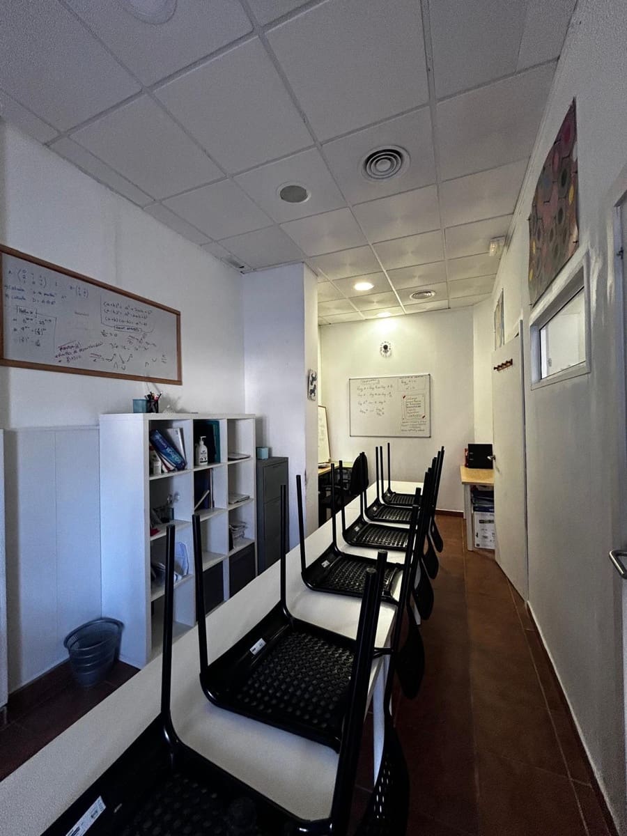 2 bedroom Commercial for rent in Benalmadena - € 800 (Ref: 9936544)