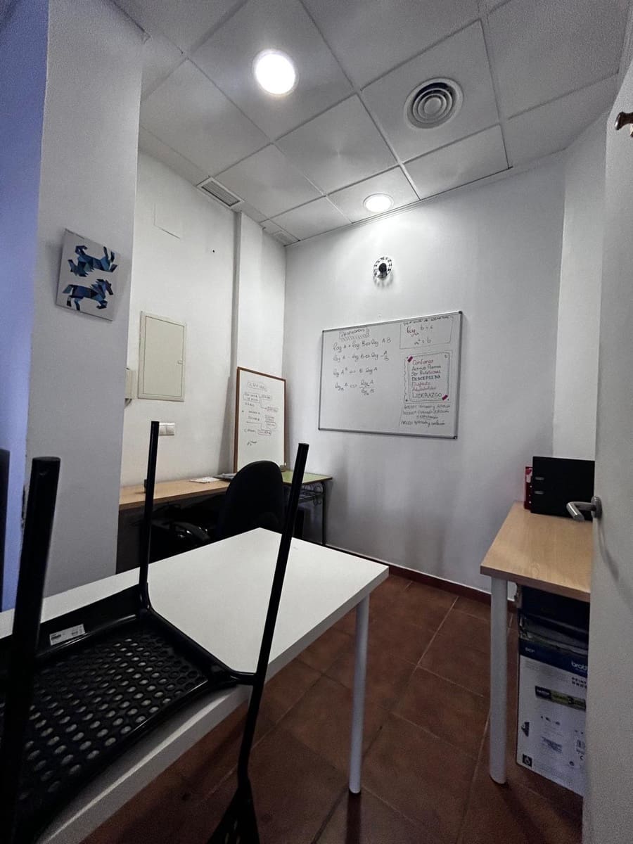 2 bedroom Commercial for rent in Benalmadena - € 800 (Ref: 9936544)