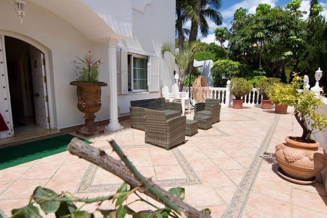 Chalet de 5 habitaciones en Arroyo de la Miel, Benalmádena en venta con piscina garaje - 1.900.000 € (Ref: 9985118)
