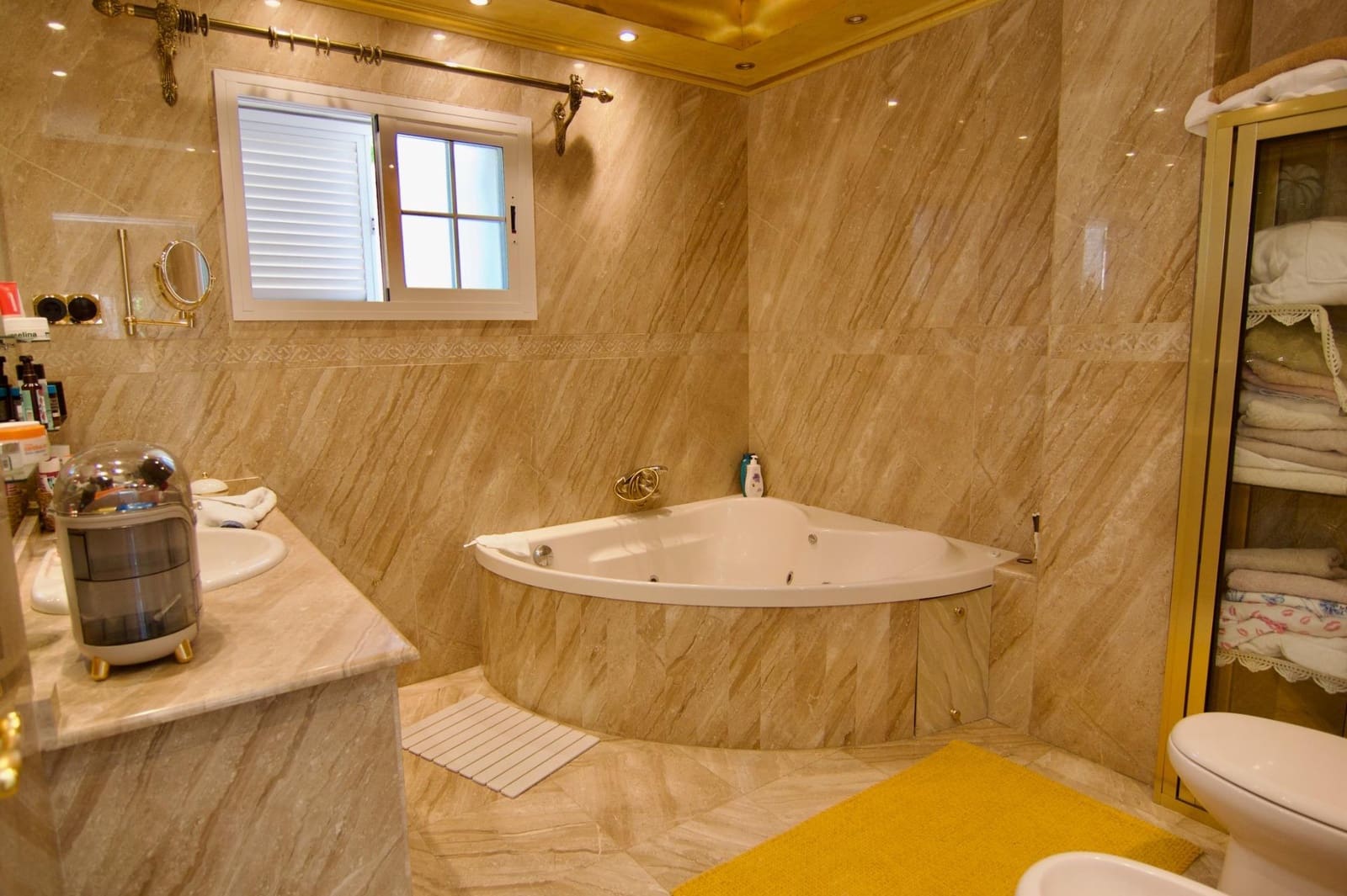 5 bedroom Villa for sale in Arroyo de la Miel with pool garage - € 1,900,000 (Ref: 9985118)