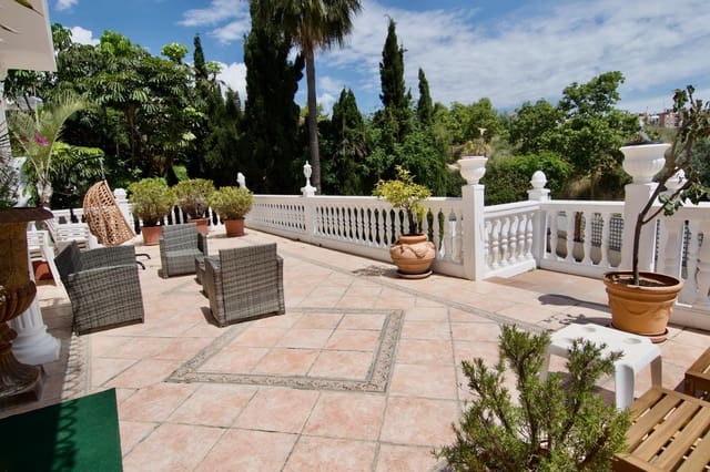 Chalet de 5 habitaciones en Arroyo de la Miel, Benalmádena en venta con piscina garaje - 1.900.000 € (Ref: 9985118)