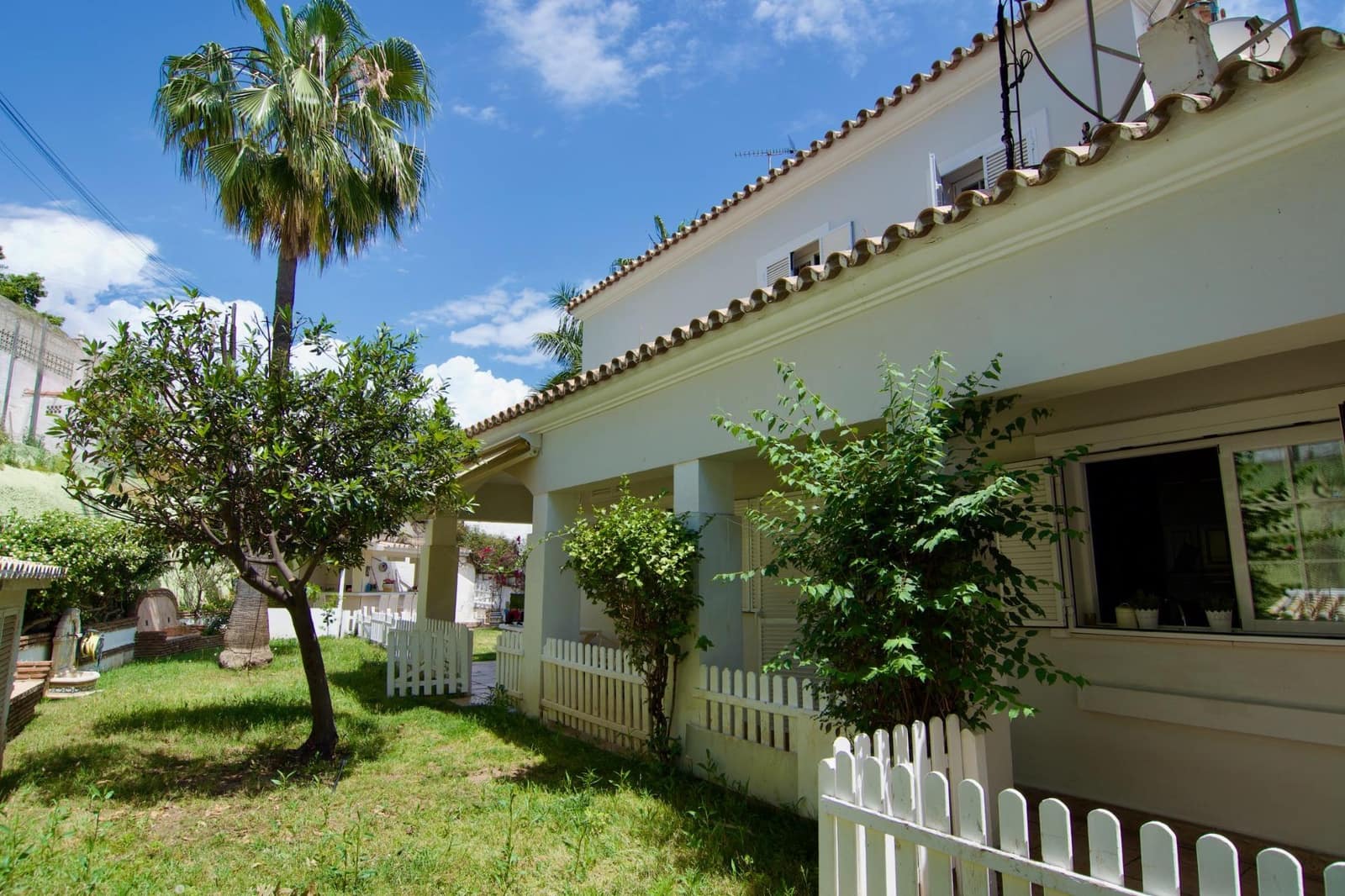 5 bedroom Villa for sale in Arroyo de la Miel with pool garage - € 1,900,000 (Ref: 9985118)