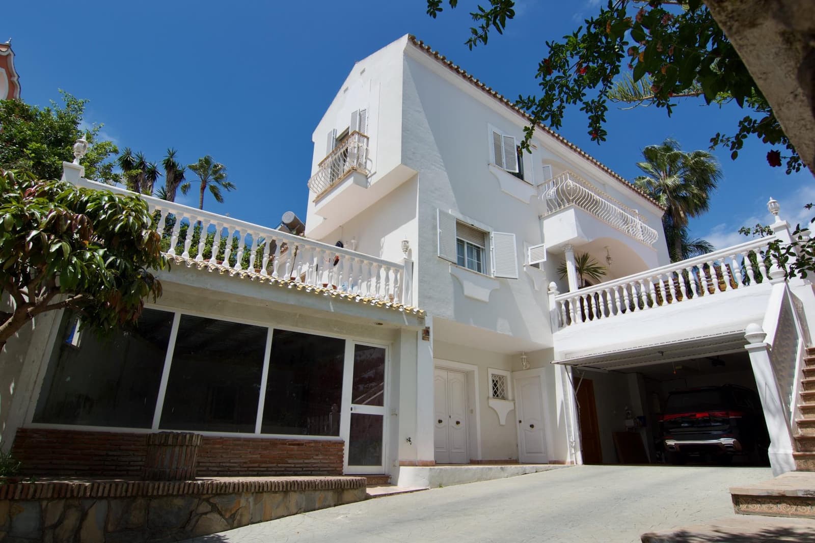 5 bedroom Villa for sale in Arroyo de la Miel with pool garage - € 1,900,000 (Ref: 9985118)