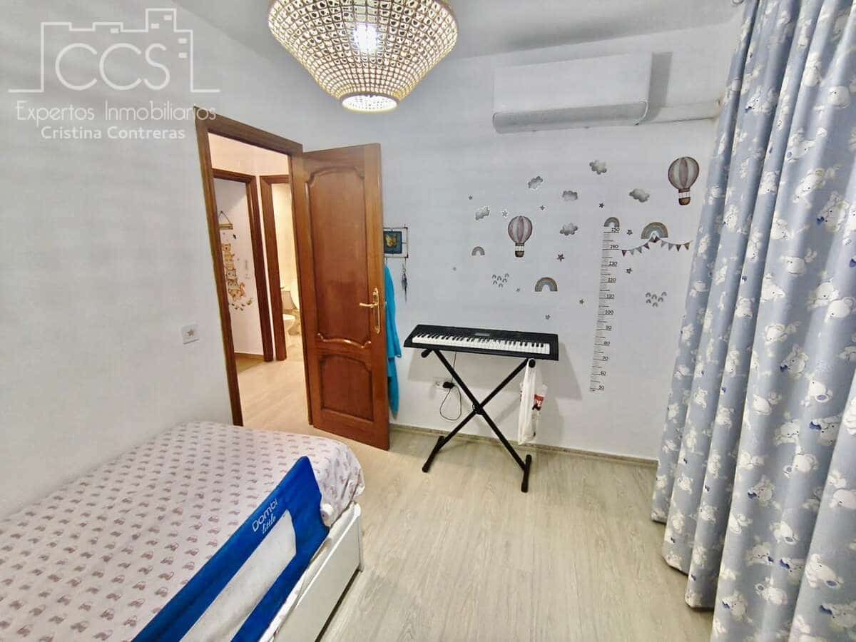 4 sovrum Hus att hyra i Dos Hermanas med pool garage - 1 300 € (Ref: 10014962)