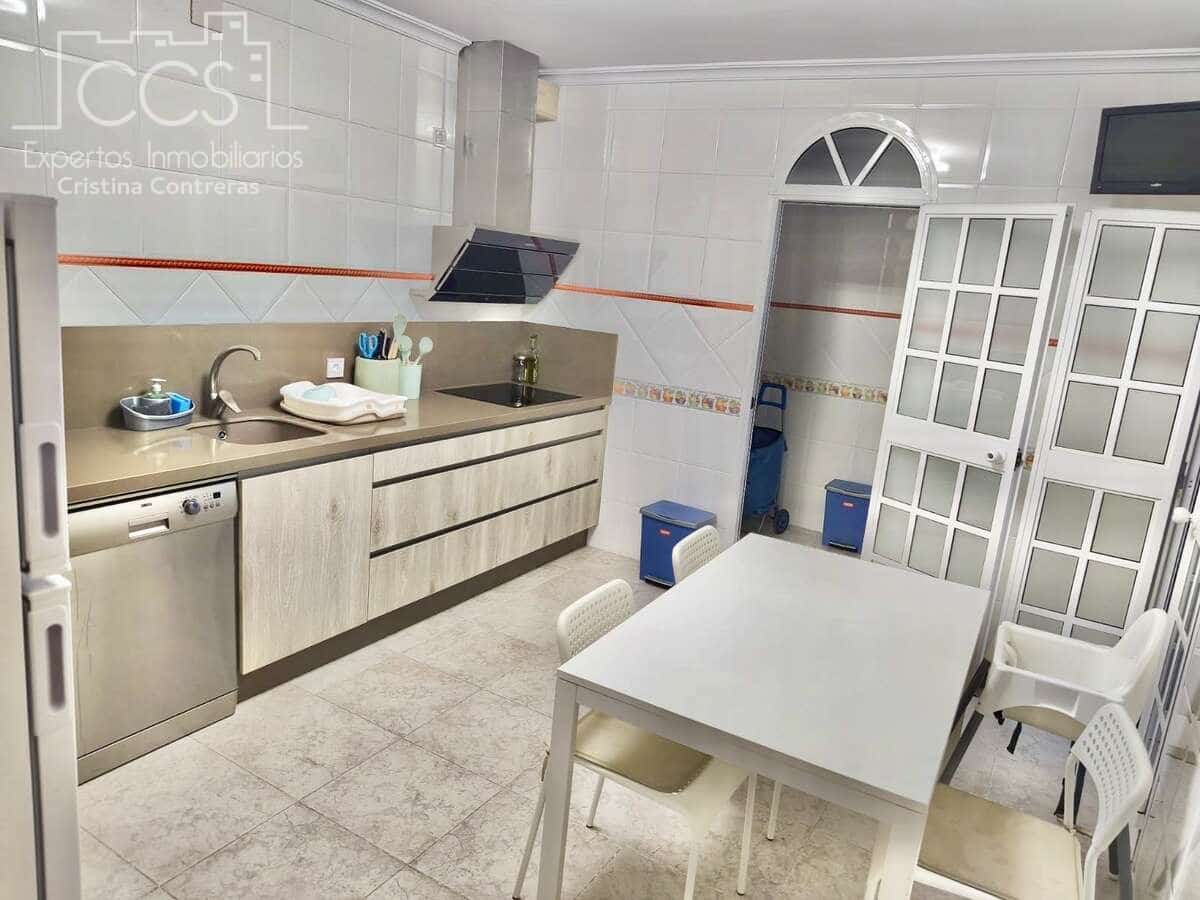 4 sovrum Hus att hyra i Dos Hermanas med pool garage - 1 300 € (Ref: 10014962)