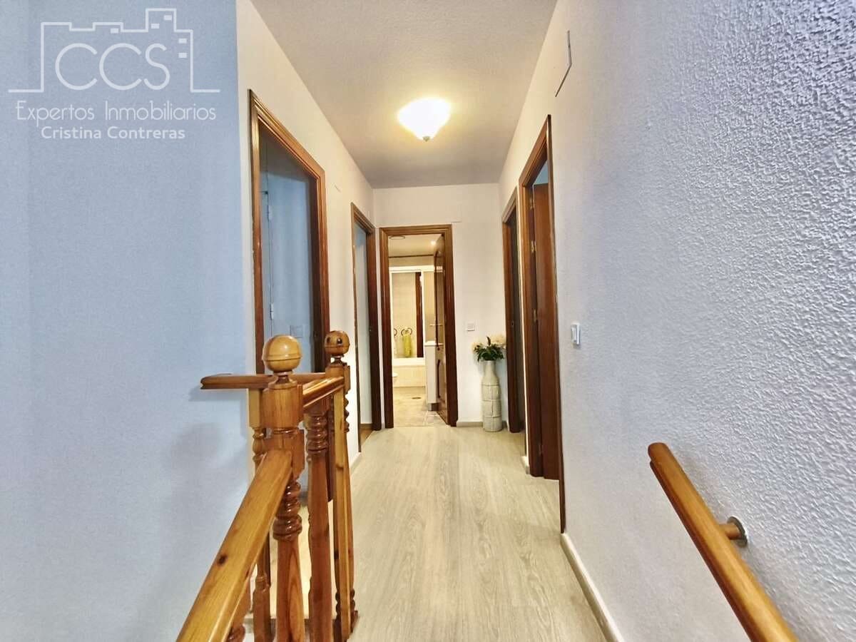 4 sovrum Hus att hyra i Dos Hermanas med pool garage - 1 300 € (Ref: 10014962)