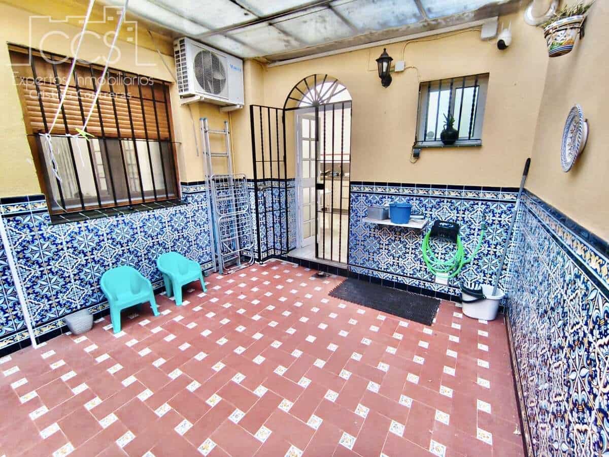 4 sovrum Hus att hyra i Dos Hermanas med pool garage - 1 300 € (Ref: 10014962)