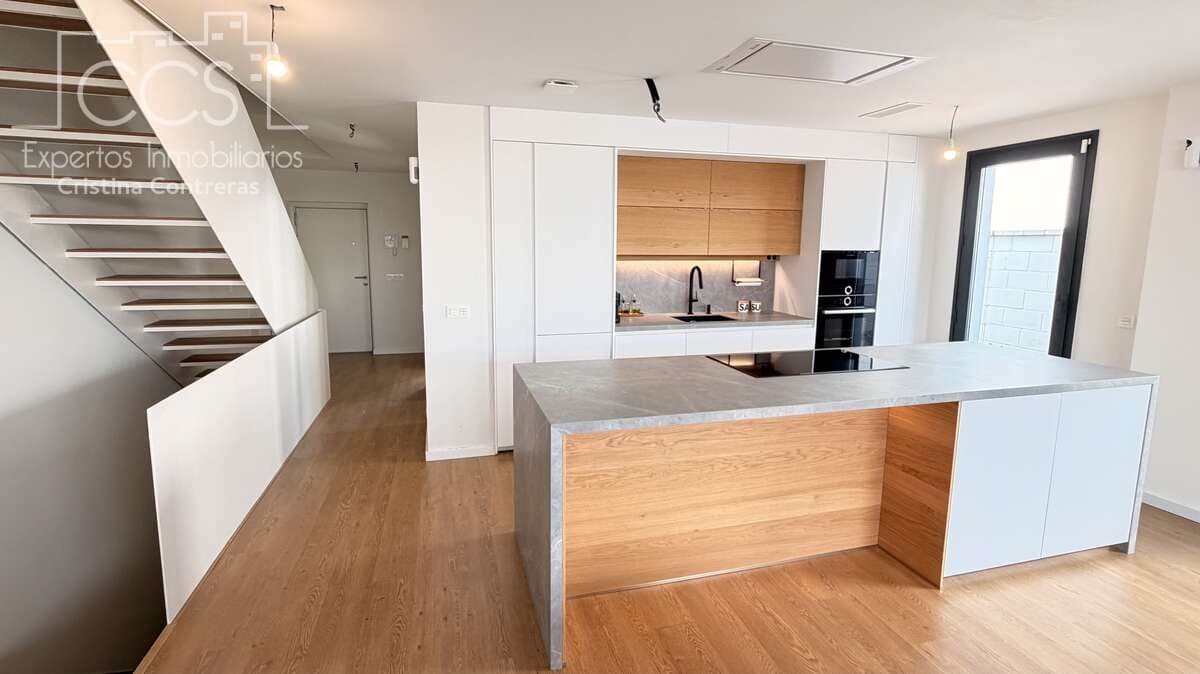 4 sovrum Semi-fristående Villa till salu i Mairena del Aljarafe med garage - 480 000 € (Ref: 10044324)