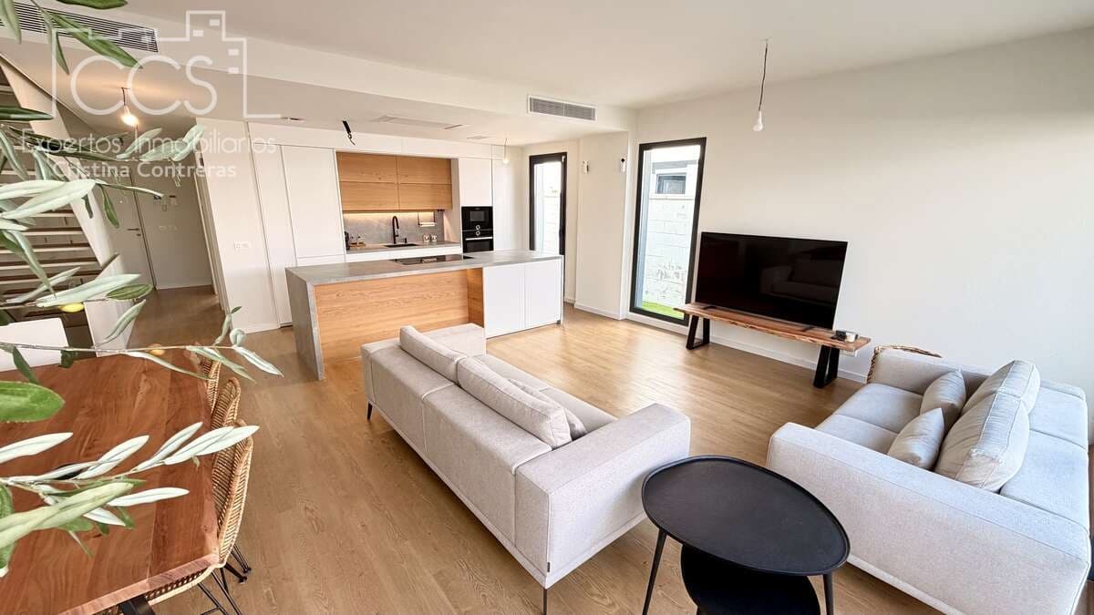 4 sovrum Semi-fristående Villa till salu i Mairena del Aljarafe med garage - 480 000 € (Ref: 10044324)