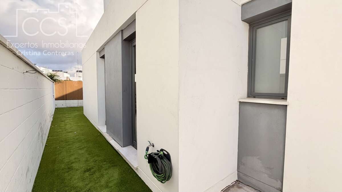 4 sovrum Semi-fristående Villa till salu i Mairena del Aljarafe med garage - 480 000 € (Ref: 10044324)
