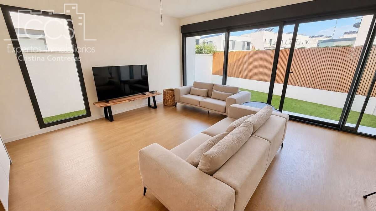 4 sovrum Semi-fristående Villa till salu i Mairena del Aljarafe med garage - 480 000 € (Ref: 10044324)