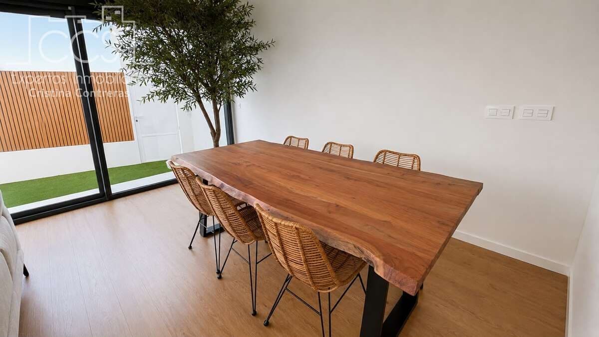 4 sovrum Semi-fristående Villa till salu i Mairena del Aljarafe med garage - 480 000 € (Ref: 10044324)