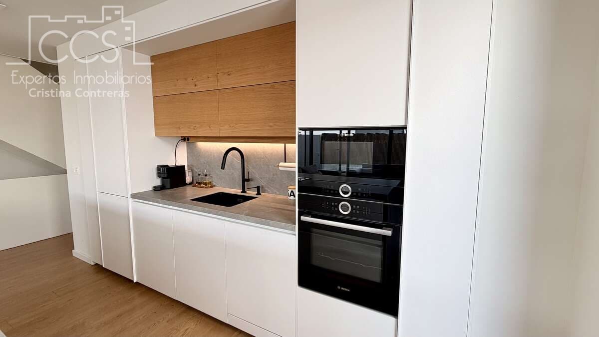 4 sovrum Semi-fristående Villa till salu i Mairena del Aljarafe med garage - 480 000 € (Ref: 10044324)