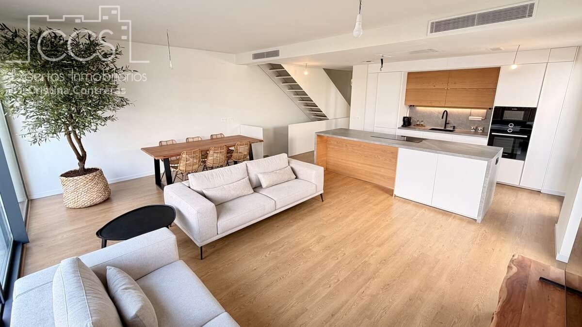 4 sovrum Semi-fristående Villa till salu i Mairena del Aljarafe med garage - 480 000 € (Ref: 10044324)