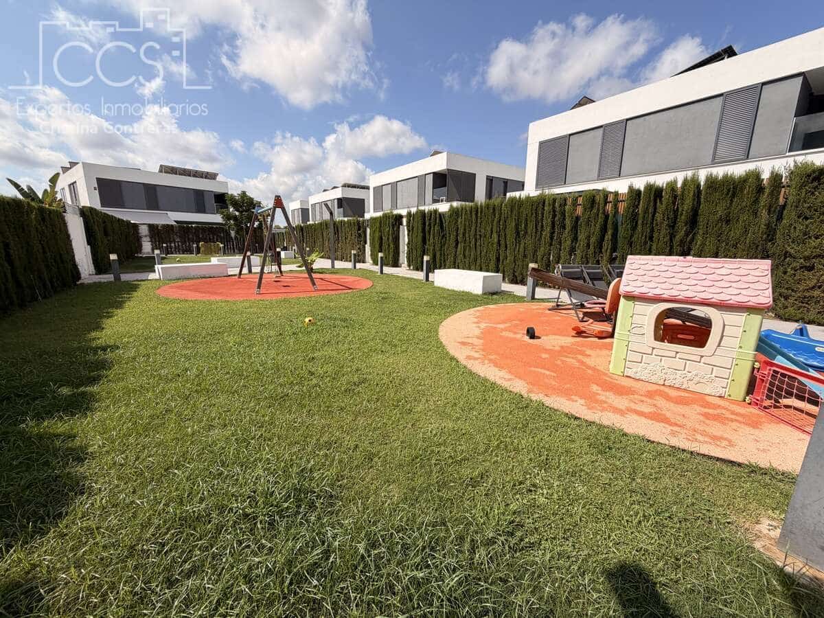 4 sovrum Semi-fristående Villa till salu i Mairena del Aljarafe med garage - 480 000 € (Ref: 10044324)