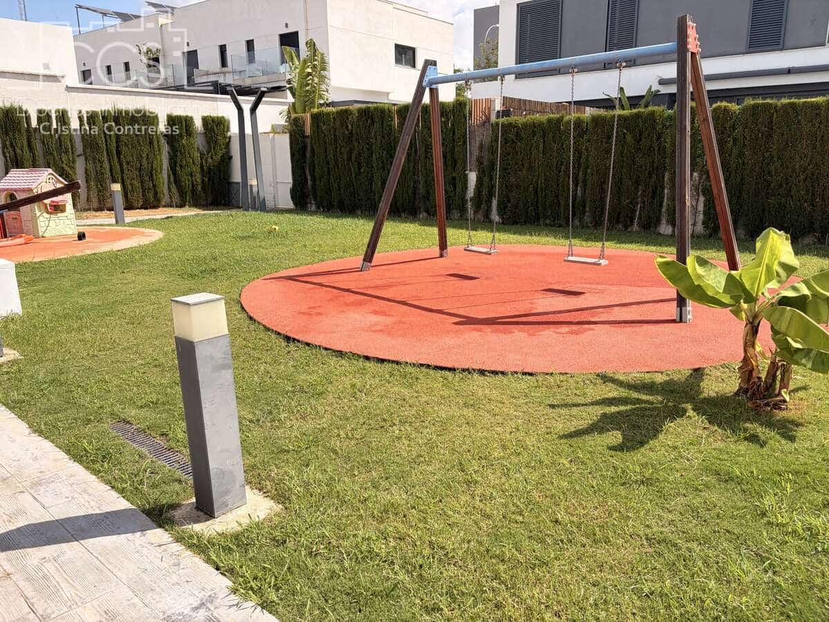 4 sovrum Semi-fristående Villa till salu i Mairena del Aljarafe med garage - 480 000 € (Ref: 10044324)