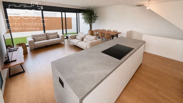 4 sovrum Semi-fristående Villa till salu i Mairena del Aljarafe med garage - 480 000 € (Ref: 10044324)