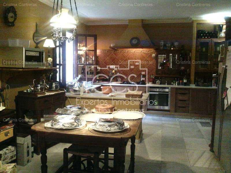 Chalet de 4 habitaciones en Espartinas en venta con piscina garaje - 625.000 € (Ref: 3733635)
