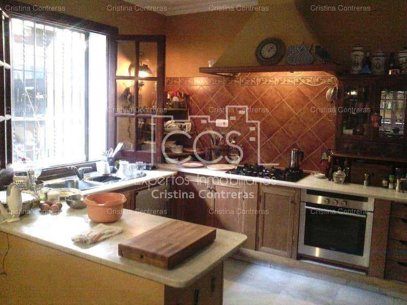 Chalet de 4 habitaciones en Espartinas en venta con piscina garaje - 625.000 € (Ref: 3733635)