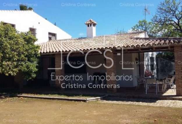 9 soveværelse Finca/Landehus til salg i Sanlucar la Mayor med swimmingpool garage - € 400.670 (Ref: 3733811)