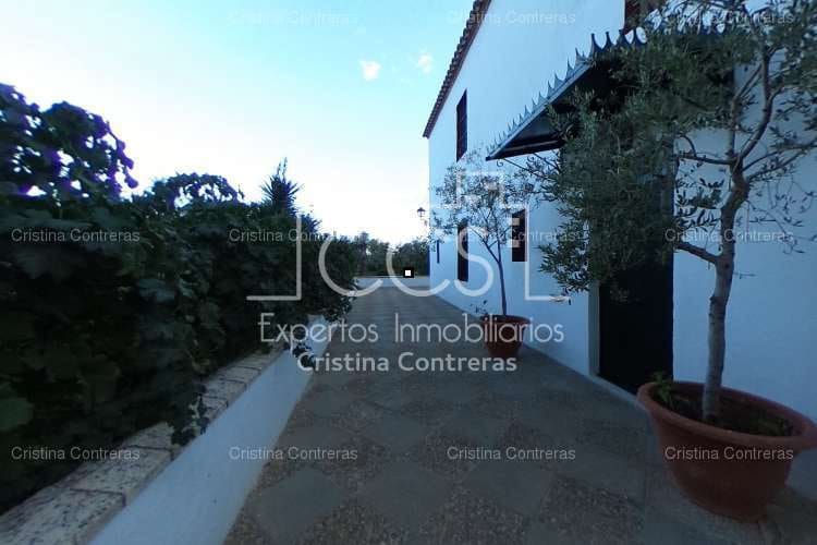 6 soveværelse Finca/Landehus til salg i Carmona med swimmingpool - € 765.000 (Ref: 3733816)