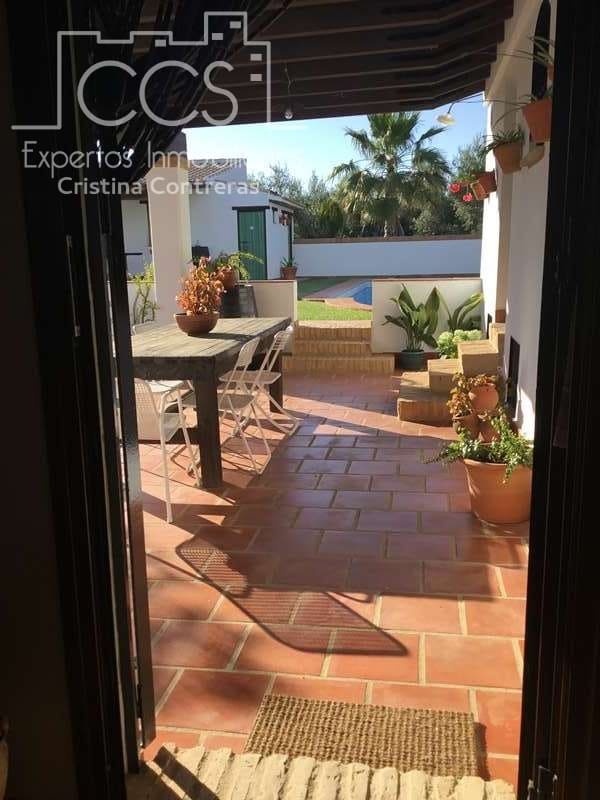 Finca/Casa Rural de 4 habitaciones en Pilas en venta con piscina - 400.000 € (Ref: 4617063)