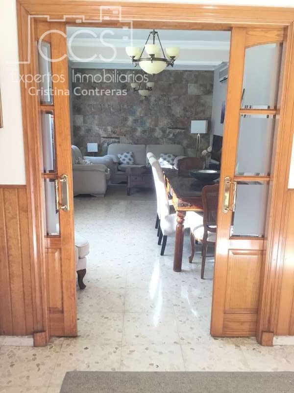 4 soveværelse Villa til salg i Sanlucar la Mayor med garage - € 390.000 (Ref: 4630153)