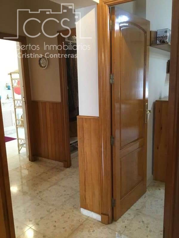 4 soveværelse Villa til salg i Sanlucar la Mayor med garage - € 390.000 (Ref: 4630153)